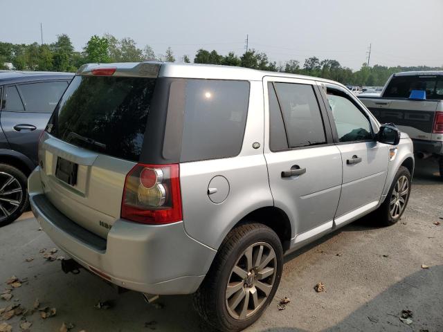 SALFR24N28H084989 - 2008 LAND ROVER LR2 HSE SILVER photo 3