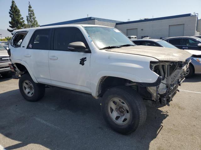 JTEZU5JR2F5088224 - 2015 TOYOTA 4RUNNER SR5 WHITE photo 4