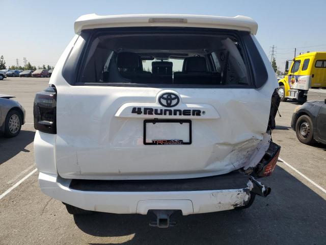 JTEZU5JR2F5088224 - 2015 TOYOTA 4RUNNER SR5 WHITE photo 6