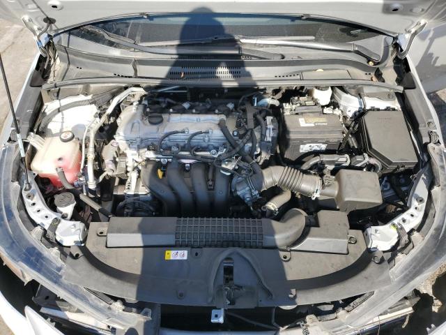 5YFEPMAE8NP272747 - 2022 TOYOTA COROLLA LE SILVER photo 11