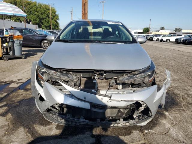 5YFEPMAE8NP272747 - 2022 TOYOTA COROLLA LE SILVER photo 5