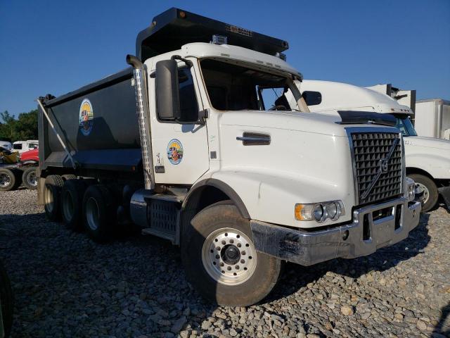 4V5K99EJ6GN960196 - 2016 VOLVO VHD WHITE photo 1