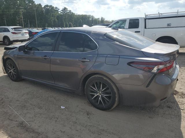 4T1T11AK0MU427950 - 2021 TOYOTA CAMRY SE GRAY photo 2