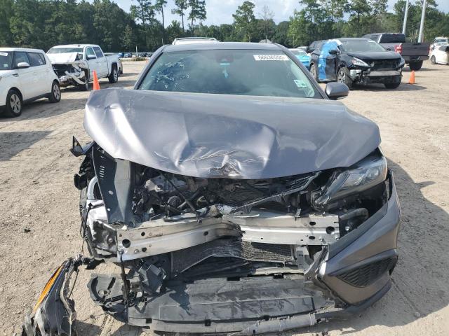 4T1T11AK0MU427950 - 2021 TOYOTA CAMRY SE GRAY photo 5