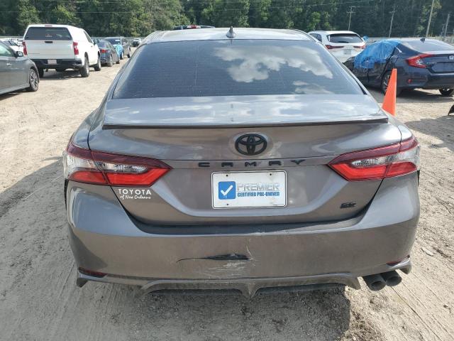 4T1T11AK0MU427950 - 2021 TOYOTA CAMRY SE GRAY photo 6