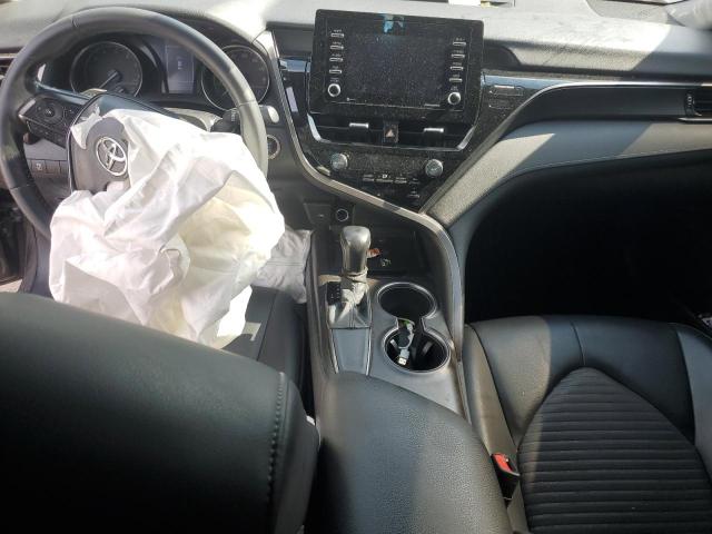 4T1T11AK0MU427950 - 2021 TOYOTA CAMRY SE GRAY photo 8