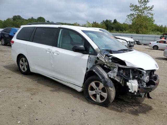 5TDKK3DC3BS017352 - 2011 TOYOTA SIENNA LE WHITE photo 4