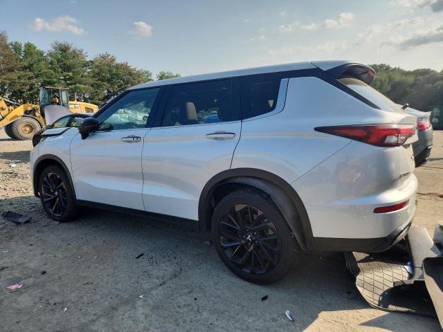 JA4J3VA83RZ071547 - 2024 MITSUBISHI OUTLANDER SE WHITE photo 2