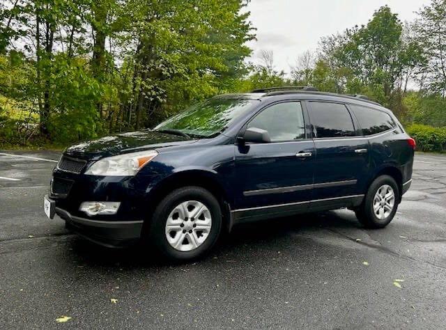 2011 CHEVROLET TRAVERSE LS, null