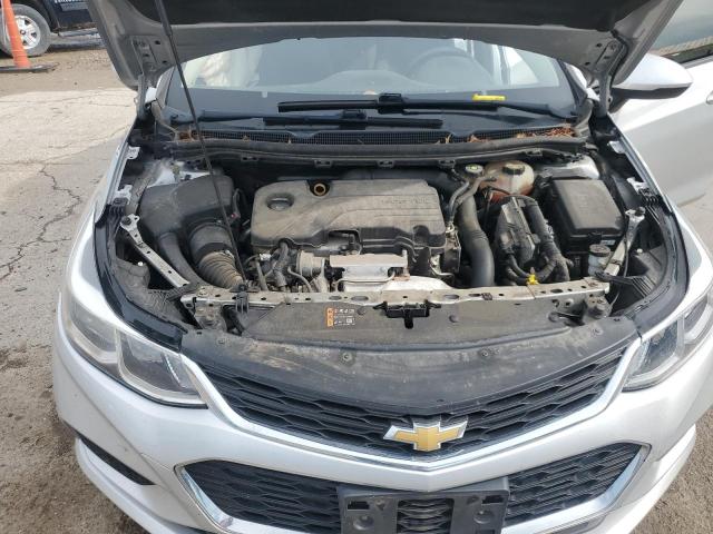 1G1BC5SM1J7222562 - 2018 CHEVROLET CRUZE LS ვერცხლისფერი ფოტო 11