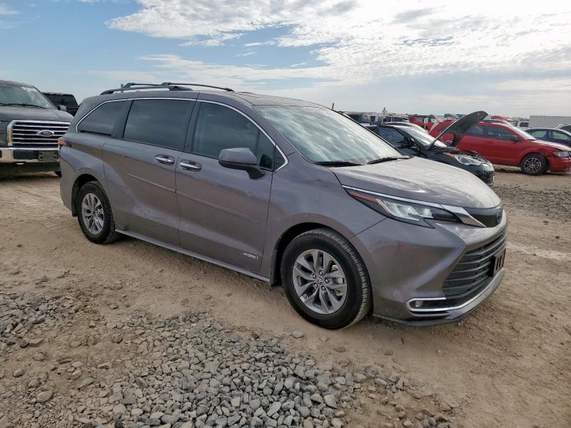 5TDYRKEC7MS074770 - 2021 TOYOTA SIENNA XLE رمادي صورة 4