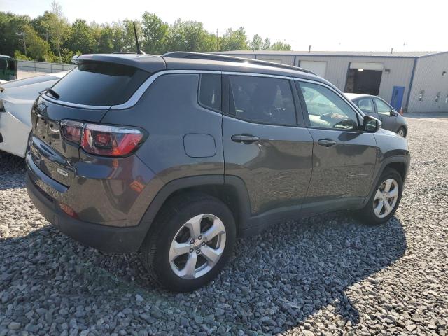 3C4NJDBB6JT153222 - 2018 JEEP COMPASS LATITUDE Մոխրագույն լուսանկար 3