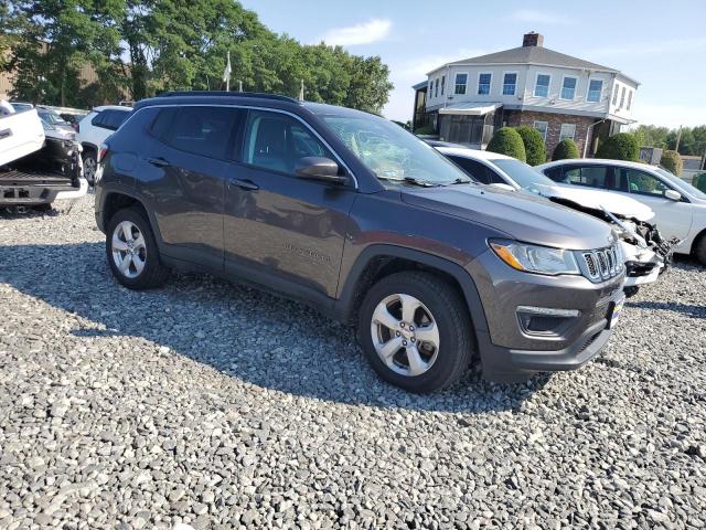 3C4NJDBB6JT153222 - 2018 JEEP COMPASS LATITUDE Մոխրագույն լուսանկար 4