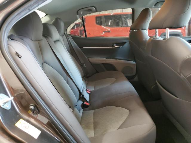 4T1B11HKXJU650199 - 2018 TOYOTA CAMRY L GRAY photo 10