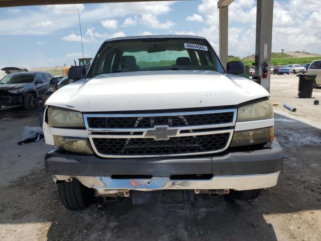 1GCHC23U36F259950 - 2006 CHEVROLET SILVERADO C2500 HEAVY DUTY WHITE photo 5