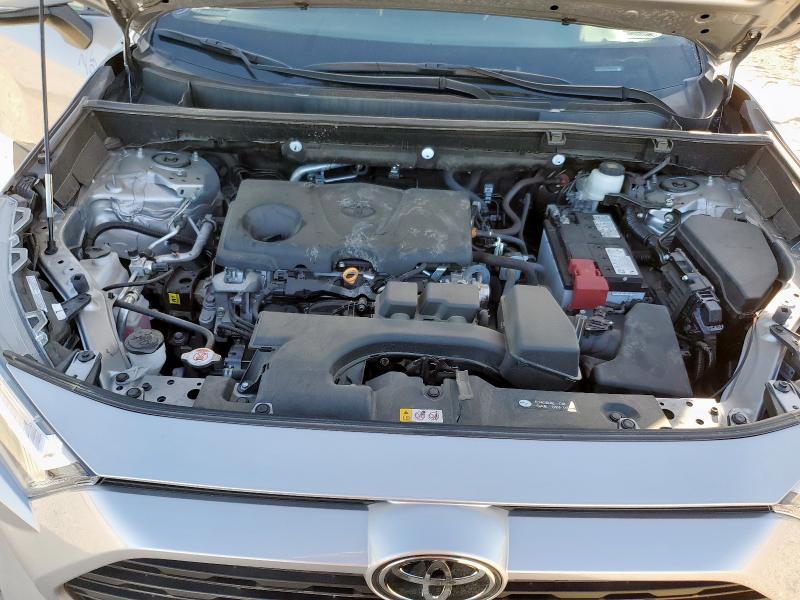 2T3W1RFV9RC263645 - 2024 TOYOTA RAV4 XLE 银色 照片 12