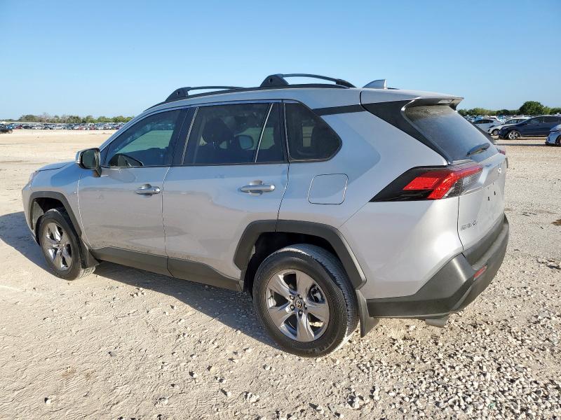 2T3W1RFV9RC263645 - 2024 TOYOTA RAV4 XLE 银色 照片 2