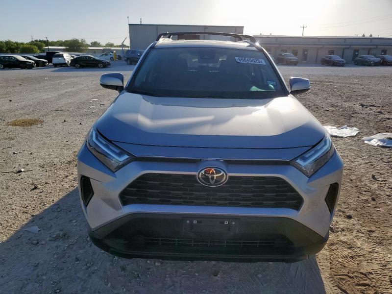 2T3W1RFV9RC263645 - 2024 TOYOTA RAV4 XLE 银色 照片 5