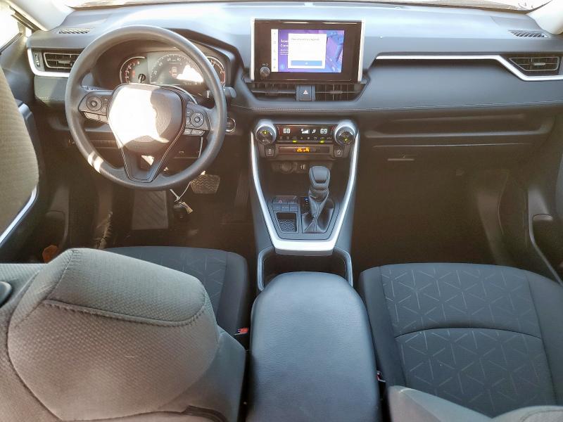 2T3W1RFV9RC263645 - 2024 TOYOTA RAV4 XLE 银色 照片 8