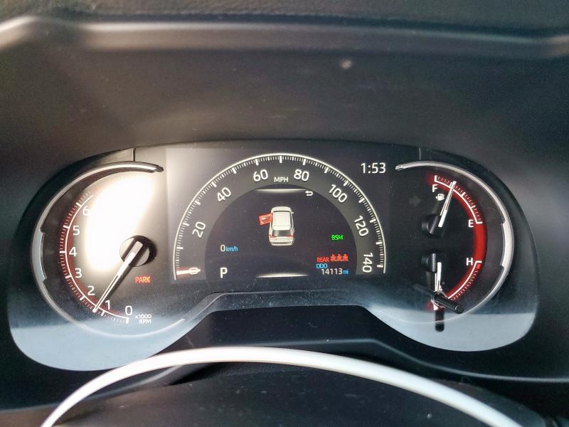 2T3W1RFV9RC263645 - 2024 TOYOTA RAV4 XLE 银色 照片 9