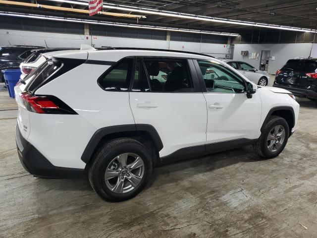 2T3P1RFV8RW463774 - 2024 TOYOTA RAV4 XLE თეთრი ფოტო 3