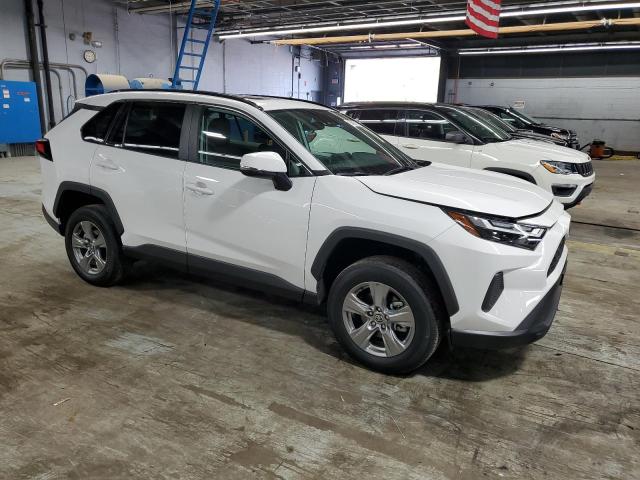 2T3P1RFV8RW463774 - 2024 TOYOTA RAV4 XLE თეთრი ფოტო 4