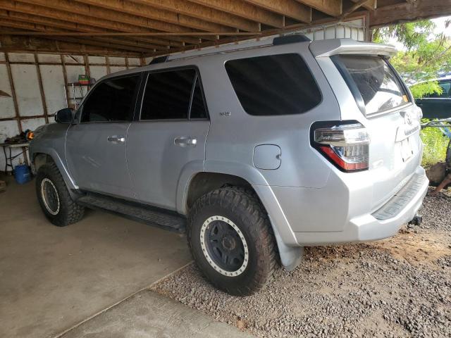 JTEBU5JR2K5655494 - 2019 TOYOTA 4RUNNER SR5/SR5 PREMIUM Srebrny zdjęcie 2