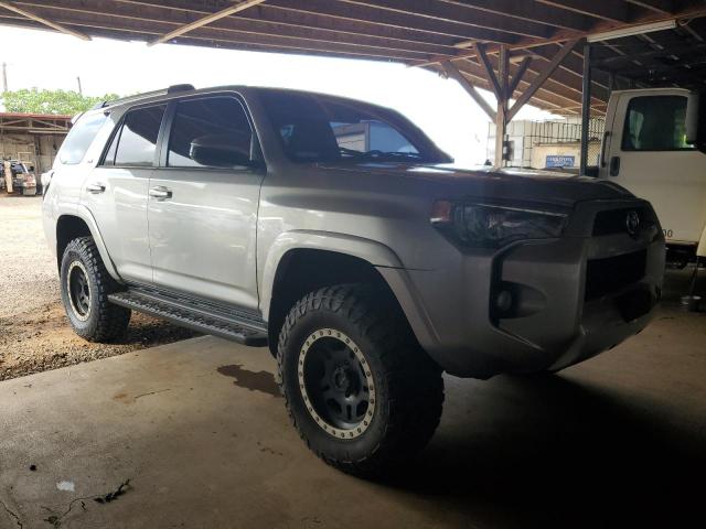 JTEBU5JR2K5655494 - 2019 TOYOTA 4RUNNER SR5/SR5 PREMIUM Srebrny zdjęcie 4