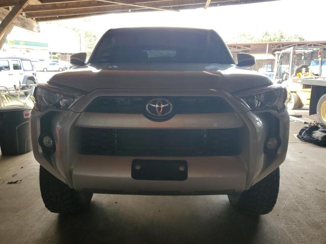 JTEBU5JR2K5655494 - 2019 TOYOTA 4RUNNER SR5/SR5 PREMIUM Srebrny zdjęcie 5