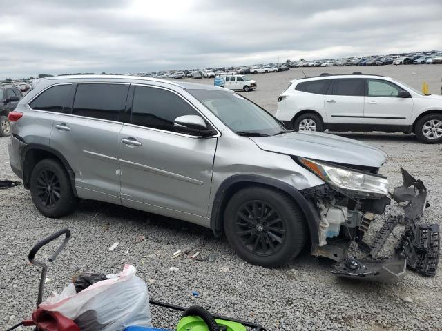 5TDJZRFH2JS561326 - 2018 TOYOTA HIGHLANDER SE Gümüş foto 4