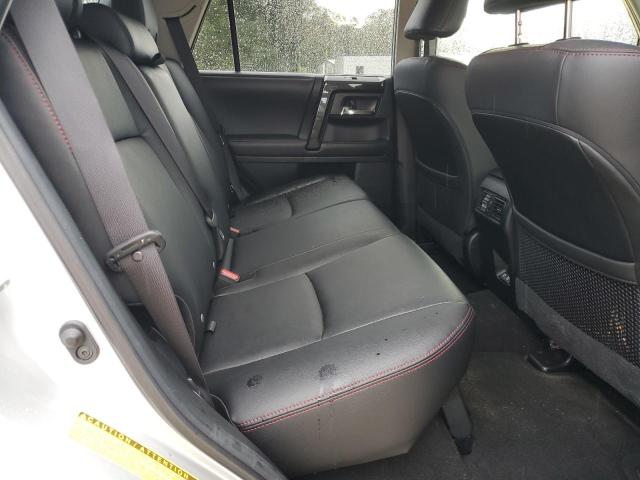 JTEBU5JR6L5737925 - 2020 TOYOTA 4RUNNER SR5/SR5 PREMIUM 银色 照片 11