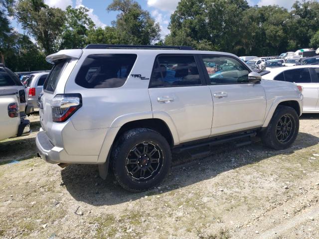 JTEBU5JR6L5737925 - 2020 TOYOTA 4RUNNER SR5/SR5 PREMIUM SILVER photo 3