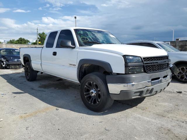 1GCHC29U55E300509 - 2005 CHEVROLET 2500 HD C2500 HEAVY DUTY WHITE photo 4