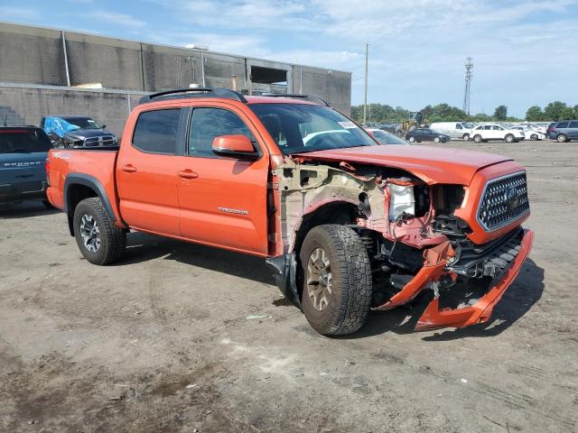 5TFCZ5AN2JX152834 - 2018 TOYOTA TACOMA DOUBLE CAB ORANGE photo 4