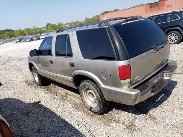 1GNCS13WX2K201402 - 2002 CHEVROLET BLAZER TAN photo 2