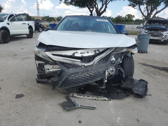 4T1B61HK1KU220130 - 2019 TOYOTA CAMRY XSE თეთრი ფოტო 5