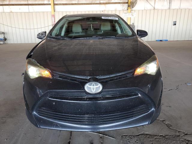 2T1BURHE0JC025070 - 2018 TOYOTA COROLLA L BLACK photo 5