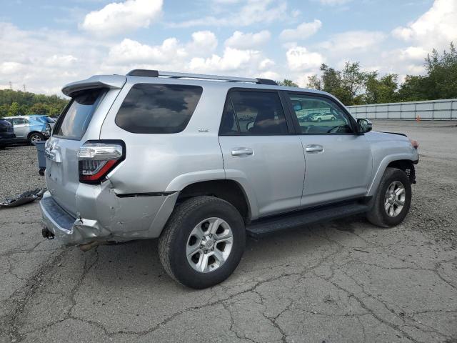 JTEBU5JR1K5660976 - 2019 TOYOTA 4RUNNER SR5 SILVER photo 3