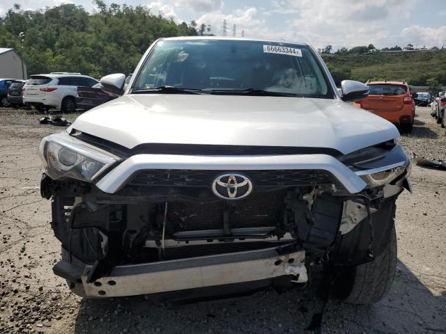 JTEBU5JR1K5660976 - 2019 TOYOTA 4RUNNER SR5 SILVER photo 5