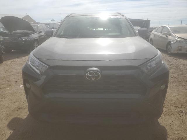 JTMP1RFV2KD038859 - 2019 TOYOTA RAV4 XLE Szary zdjęcie 5