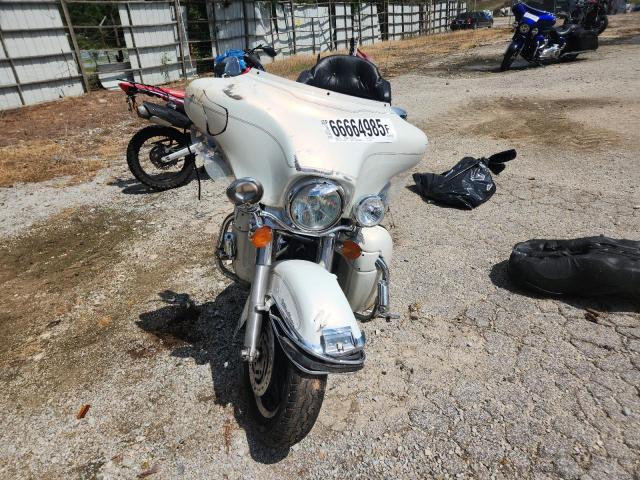 1HD1FCW392Y660319 - 2002 HARLEY-DAVIDSON FLHTCUI Weiß Foto 2