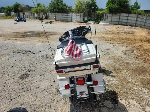 1HD1FCW392Y660319 - 2002 HARLEY-DAVIDSON FLHTCUI Weiß Foto 4