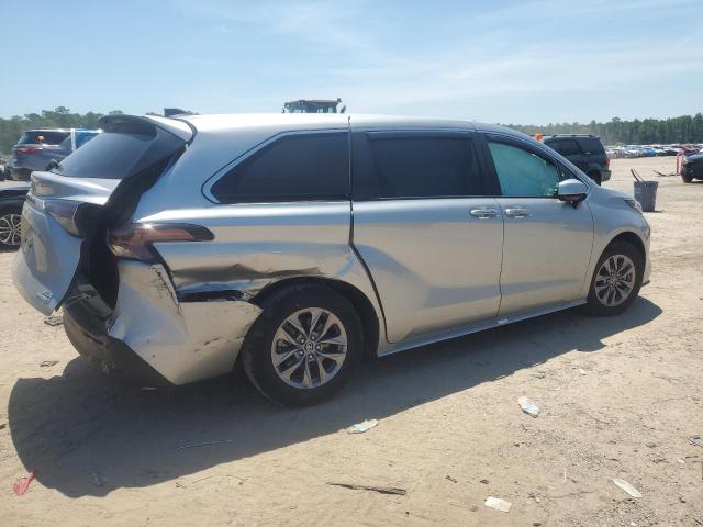 5TDYSKFC3PS098717 - 2023 TOYOTA SIENNA XLE 银色 照片 3