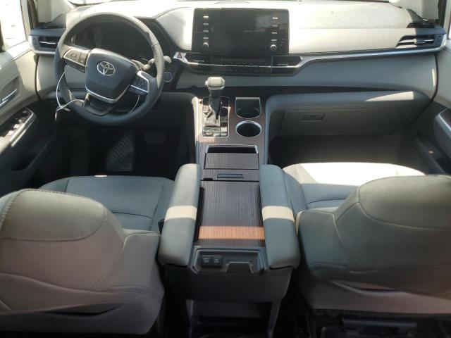 5TDYSKFC3PS098717 - 2023 TOYOTA SIENNA XLE 银色 照片 8