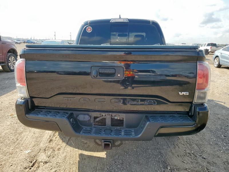 5TFEZ5CN8HX038353 - 2017 TOYOTA TACOMA DOUBLE CAB 黑色 照片 6