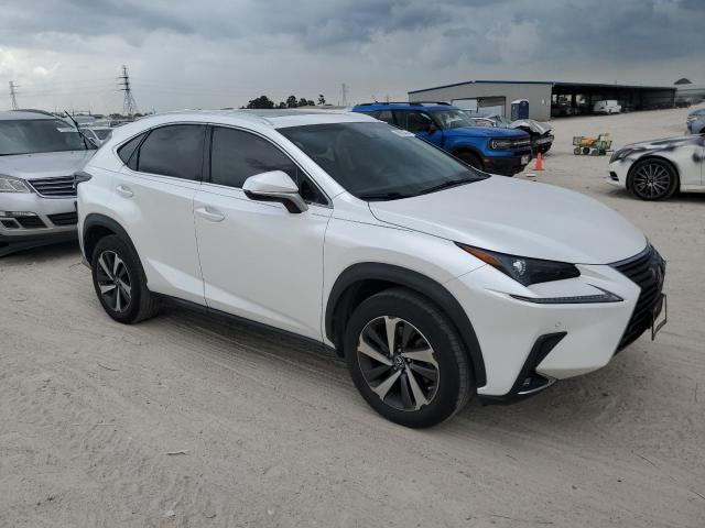 JTJYARBZ2J2112642 - 2018 LEXUS NX 300 BASE თეთრი ფოტო 4