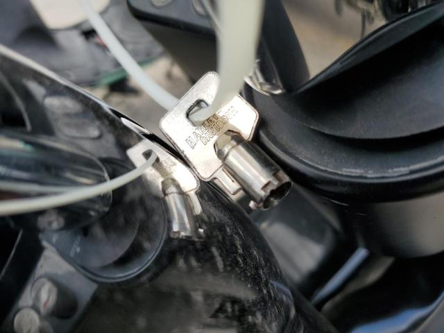 1HD1KB417AB618577 - 2010 HARLEY-DAVIDSON FLHX შავი ფოტო 8