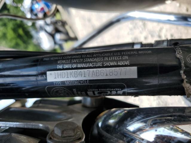 1HD1KB417AB618577 - 2010 HARLEY-DAVIDSON FLHX შავი ფოტო 9