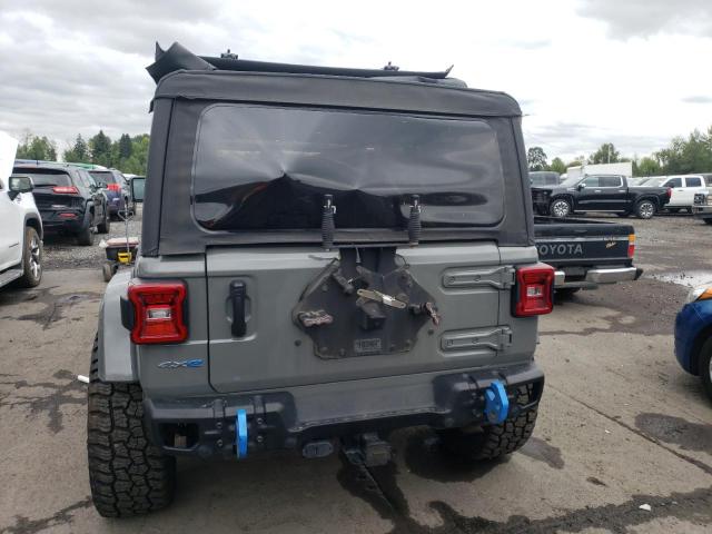 1C4JJXP68NW205266 - 2022 JEEP WRANGLER U SAHARA 4XE GRAY photo 6