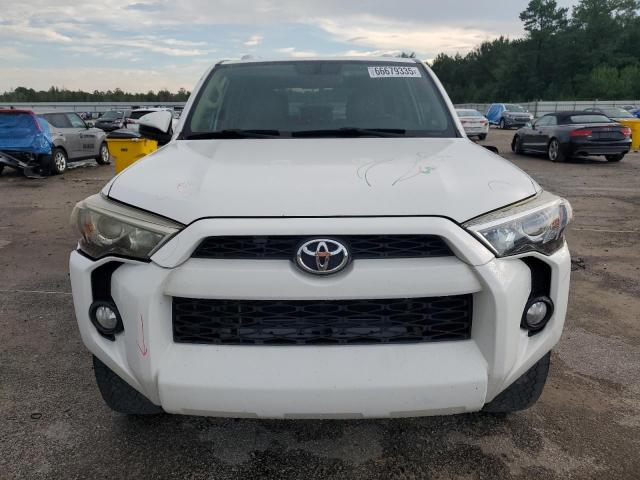 JTEZU5JR8J5177076 - 2018 TOYOTA 4RUNNER SR5 Weiß Foto 5